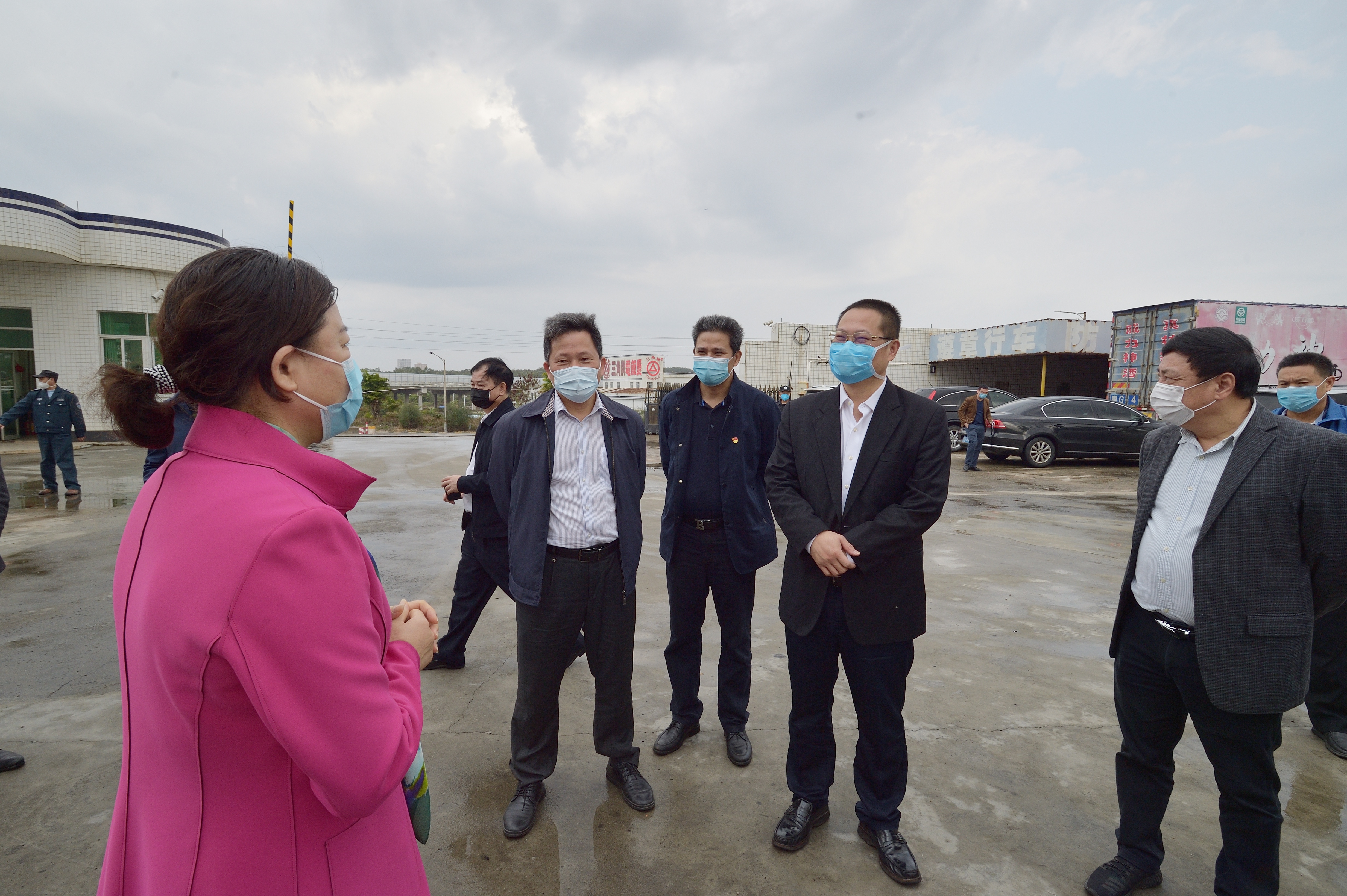 钟力率队到我区开展暖企调研活动