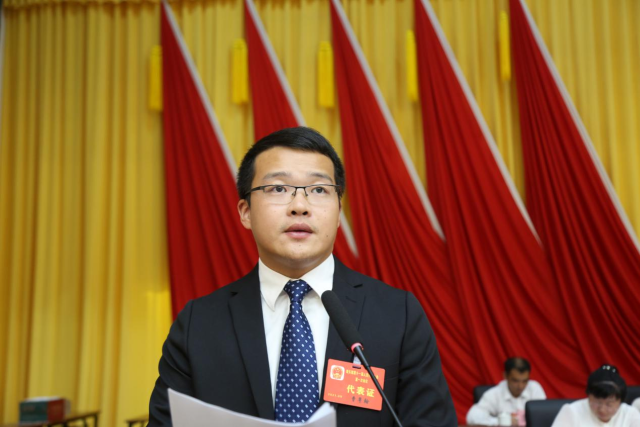 坡头区坡头镇第十一届人民代表大会第一次会议顺利召开