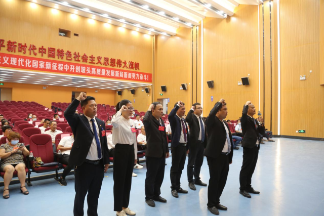 坡头区坡头镇第十一届人民代表大会第一次会议顺利召开